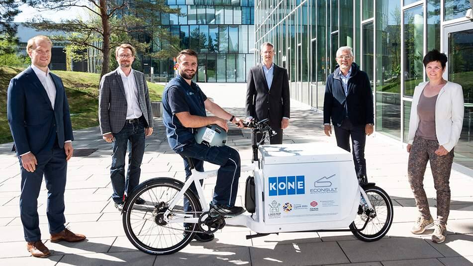 Avusturya'da, KONE bakım teknisyenleri iki tekerleğe geçerek karbonsuz e-kargo bisikletleri ve scooter'ları kullandılar.