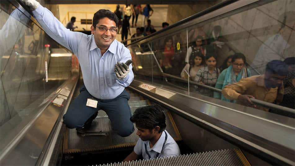 img_Professionals and technicians_Escalator service technicians