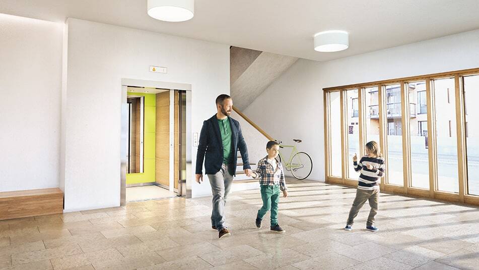 Fiziksel olarak yapabiliyorsanız merdivenleri kullanmayı düşünün - bu, asansöre veya yürüyen merdivene binmeye kıyasla eğlenceli, sağlıklı ve enerji tasarrufu sağlayan bir alternatiftir.